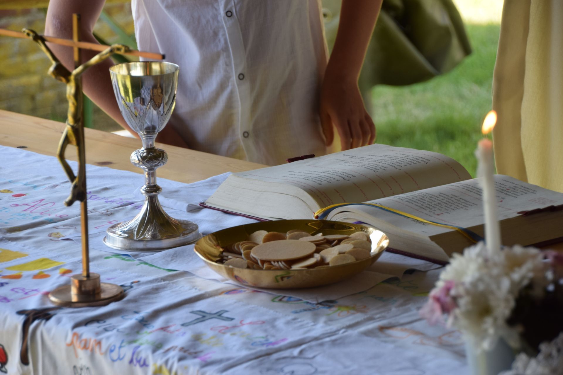 La foi nous pousse à nous engager au service de Dieu et de nos frères. Il existe sur votre paroisse